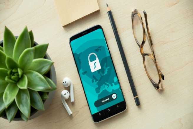 Jak zabezpieczyć domową sieć Wi-Fi przed cyberprzestępcami?