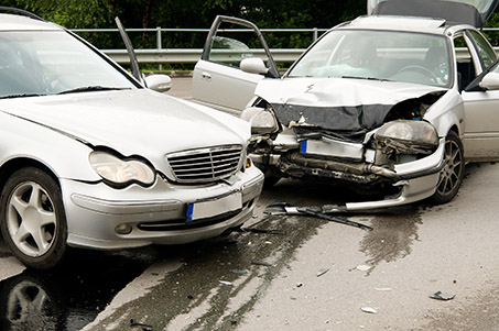 Ukaranie mandatem kierowcy po wypadku przebywającego w szpitalu