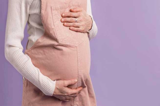 Umowa na zastępstwo a ciąża, L4 i zasiłek macierzyński