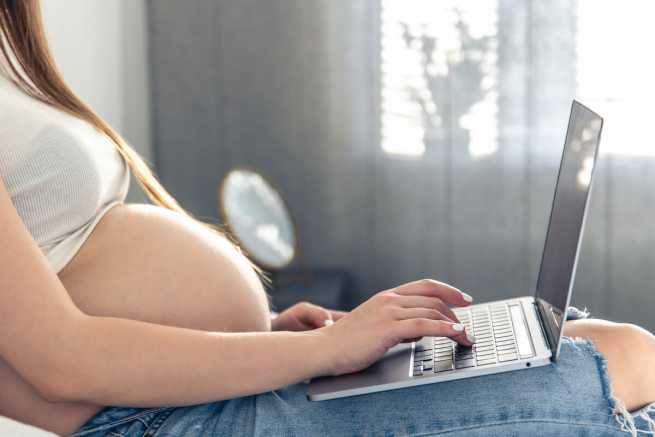 Zwiększenie etatu na cały podczas ciąży a zasiłek