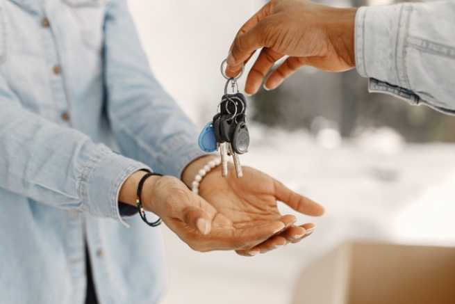 Prawo do przebywania w domu, który jest własnością żony po podziale majątku