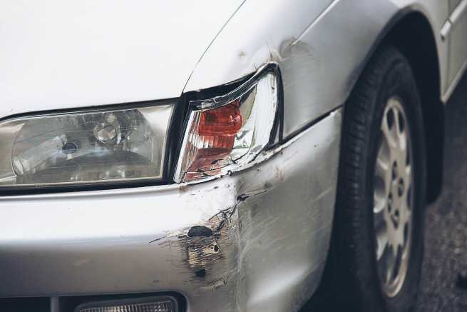 Uszkodzenie samochodu na parkingu i odjechanie - jakie grożą konsekwencje?