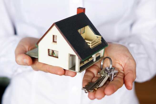 Późniejsze przekazanie domu po sprzedaży - czy mogą być problemy i jak się zabezpieczyć?