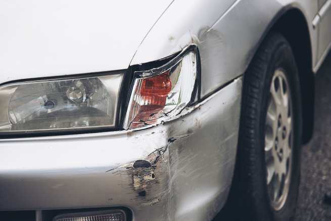 Niezauważone uszkodzenie cudzego auta - zarzut ucieczki z miejsca zdarzenia