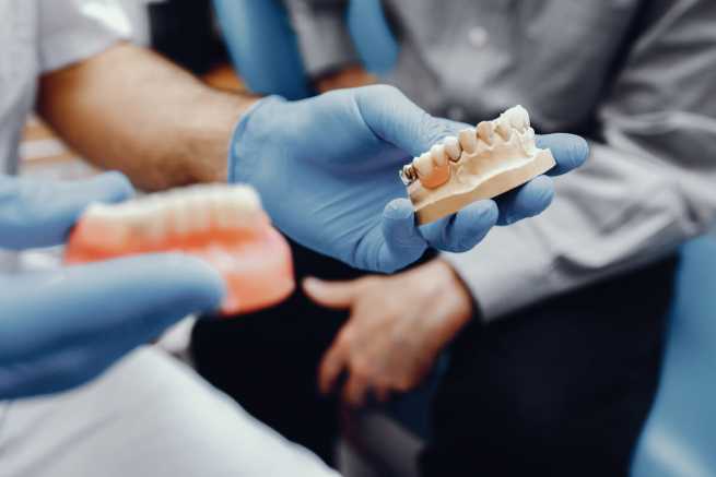 Naprawa protez zębowych w formie działalności nierejestrowanej