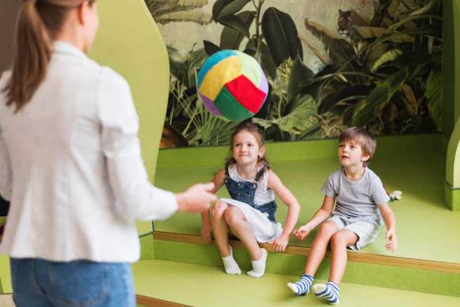 Czy prowadzenie zajęć artystycznych dla dzieci w przedszkolu wymaga kwalifikacji pedagogicznych?