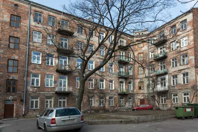 Kiedy przyległy lokal komunalny można kupić bez przetargu?