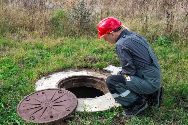 Awaria kanalizacji na prywatnej działce, kto odpowiada za naprawę?