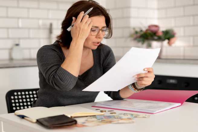 Ubezwłasnowolnienie, alimenty i odpowiedzialność dzieci, jak pomóc choremu rodzicowi bez utraty siebie?