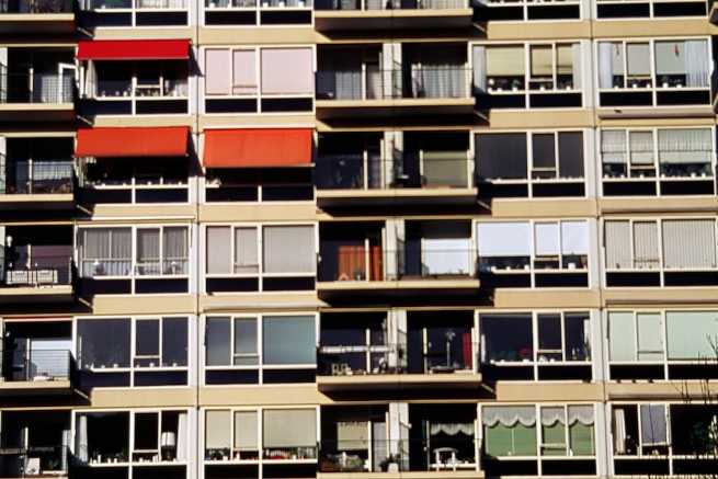 Sprzedaż mieszkania sprzed ślubu a prawa małżonka, komu należą się pieniądze?