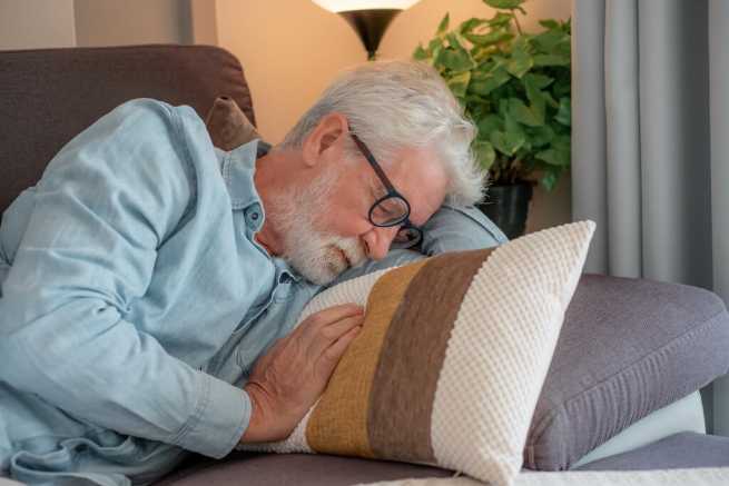 Opieka nad ojcem, który nie jest biologicznym rodzicem, a obowiązki rodzeństwa