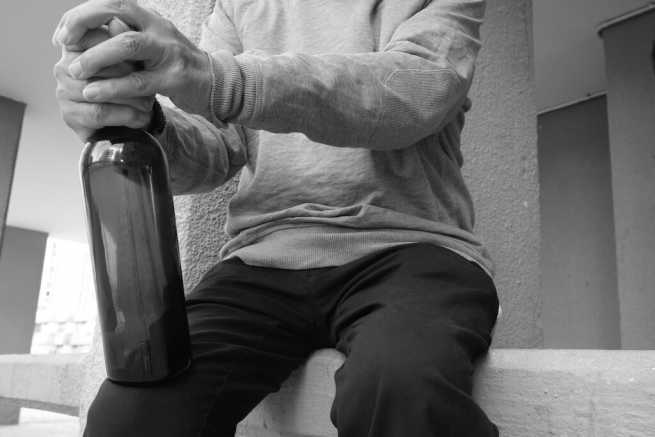 Jak uwolnić rodzinę od przemocy i alkoholizmu ojca, co można zrobić krok po kroku?