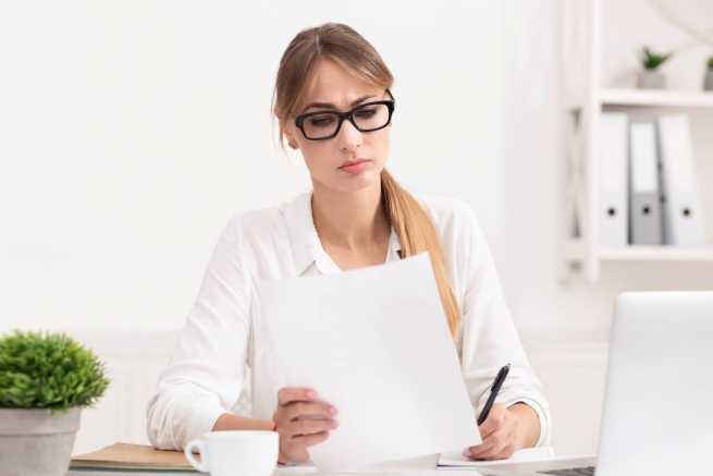 Posłużenie się fałszywym dokumentem sprzed lat, czy sprawę można zakończyć bez rozprawy?