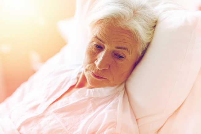 Odpłatność za pobyt rodzica w domu pomocy społecznej, jak obliczana jest wysokość dopłaty i czy można ją obniżyć