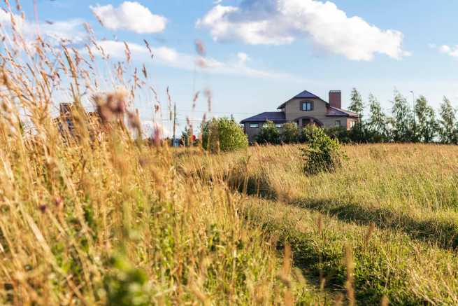 Sprzedaż nieruchomości wybudowanej przez rolnika, opodatkowanie i status sprzedającego