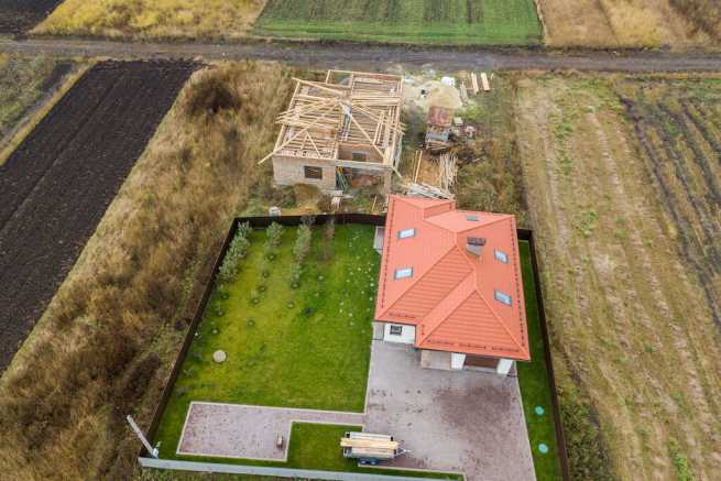 Odstępstwo od projektu budowlanego, przesunięcie domu bliżej granicy działki, jak rozwiązać problem przed odbiorem budynku