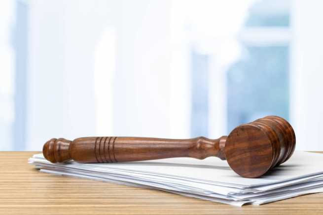 Zmiana roszczeń w toku sprawy pracowniczej, skuteczność cofnięcia pozwu i modyfikacji żądania