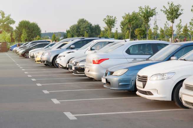 Parkowanie na parkingu dla pracowników firmy