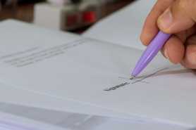 Podpisywanie dokumentów za pracownika przez pracodawcę