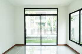 Usterka drzwi balkonowych w kupionym mieszkaniu - wymiana czy naprawa?