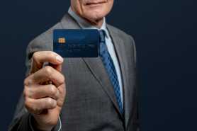 Karta płatnicza dla pracownika - jak zabezpieczyć interes firmy?
