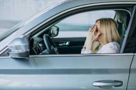 Nieświadome oddalenie się z miejsca kolizji, mandat za stłuczkę, czy OC pokryje szkodę?