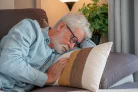 Opieka nad ojcem, który nie jest biologicznym rodzicem, a obowiązki rodzeństwa