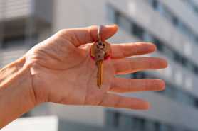 Współwłasność mieszkania po rozstaniu, czy można się wprowadzić bez zgody byłego partnera?