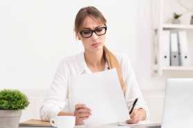 Posłużenie się fałszywym dokumentem sprzed lat, czy sprawę można zakończyć bez rozprawy?