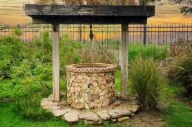 Studnia na działce nie zwalnia z opłat za wodociąg, co mówi prawo o inwestycjach w ROD?