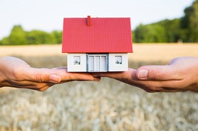 Sprzedaż połowy domu obciążonego hipoteką